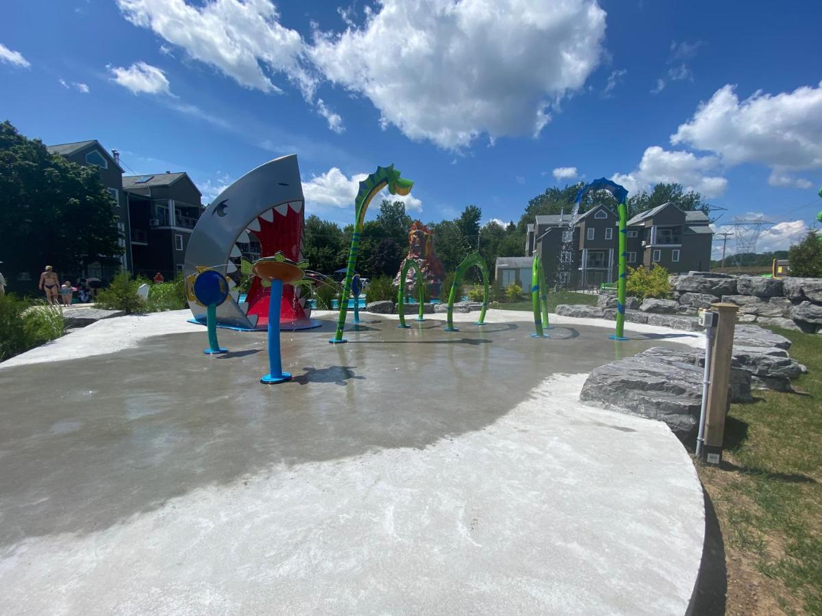 Condo Avec Parc Aquatique ! Beaupré Dış mekan fotoğraf