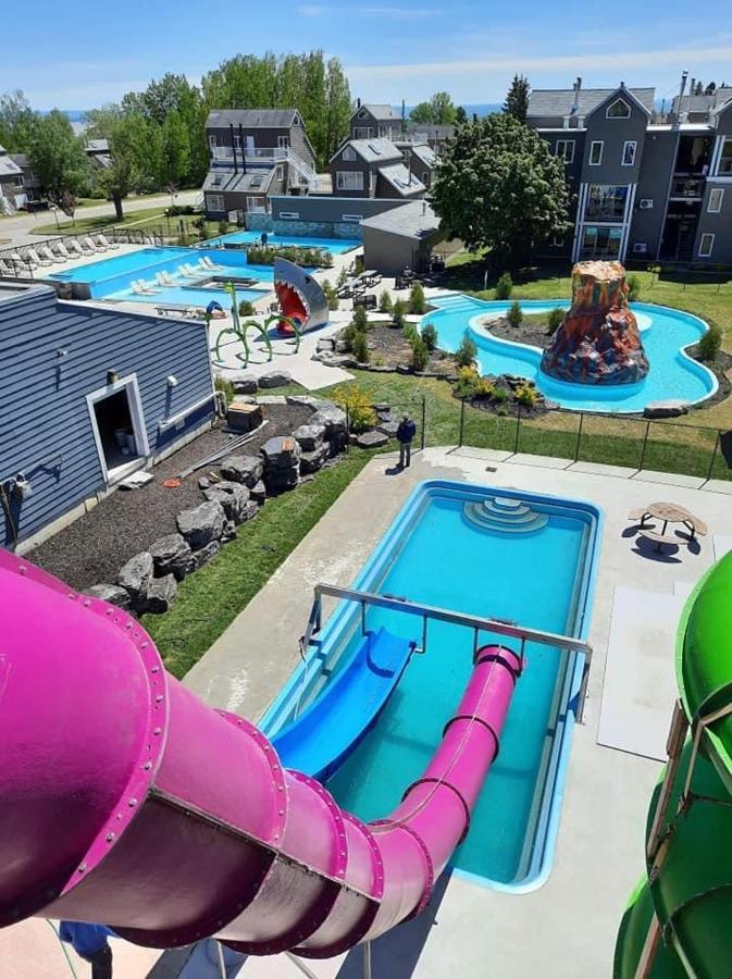 Condo Avec Parc Aquatique ! Beaupré Dış mekan fotoğraf